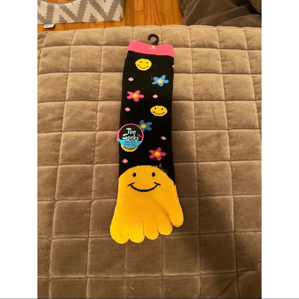 Toe Socks - size 9-11 - FREE WITH BUNDLE